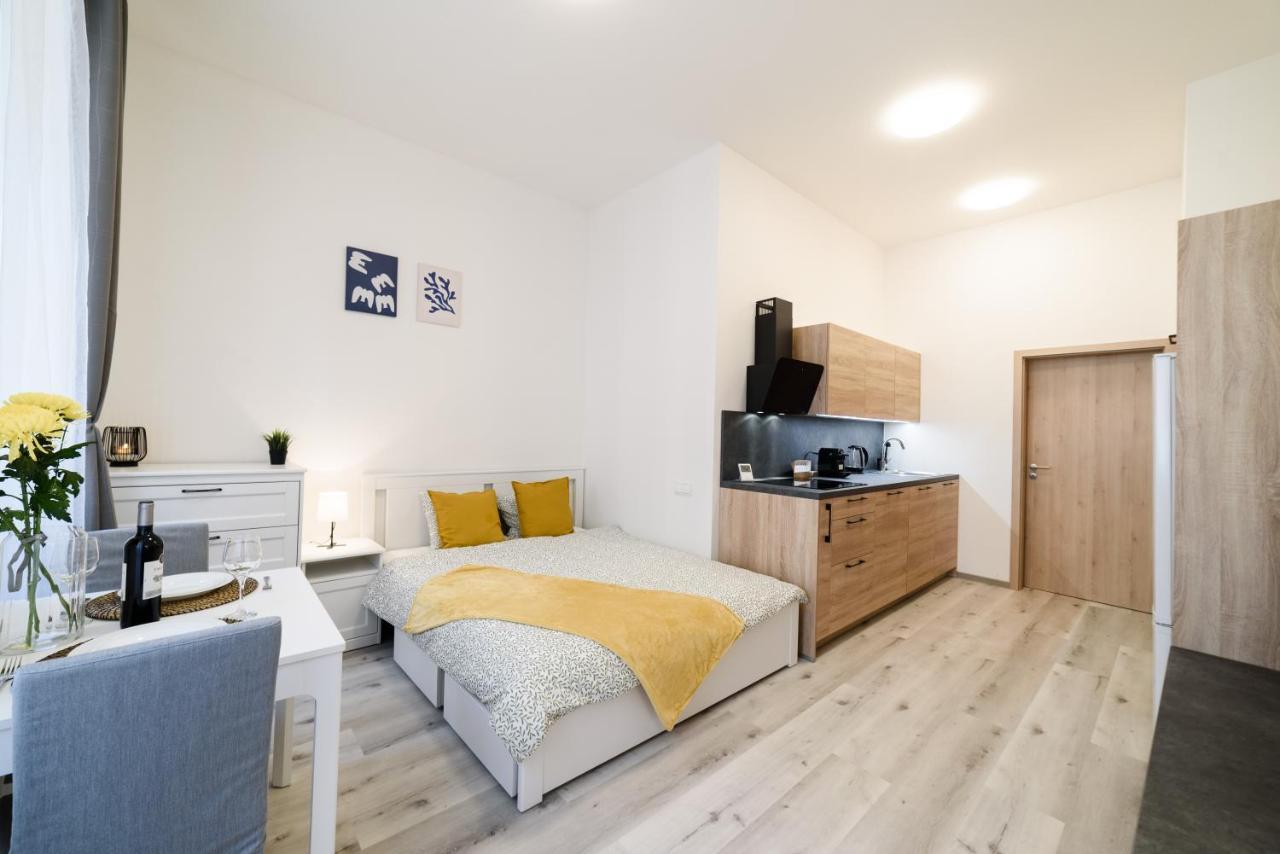 New Apartments Near Dancing House 프라하 외부 사진