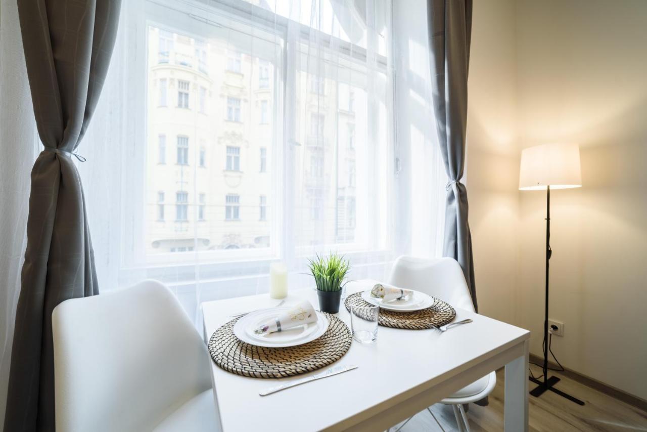 New Apartments Near Dancing House 프라하 외부 사진