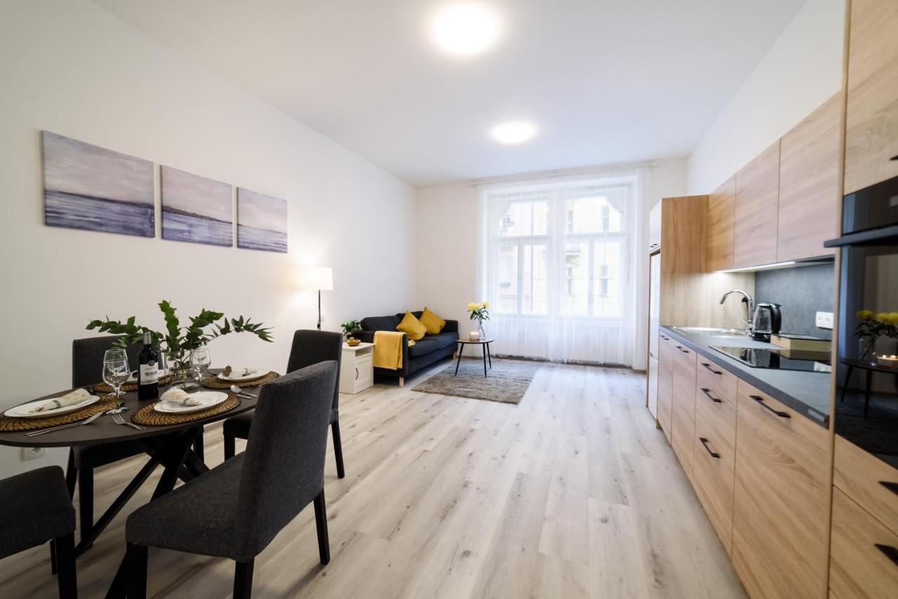 New Apartments Near Dancing House 프라하 외부 사진