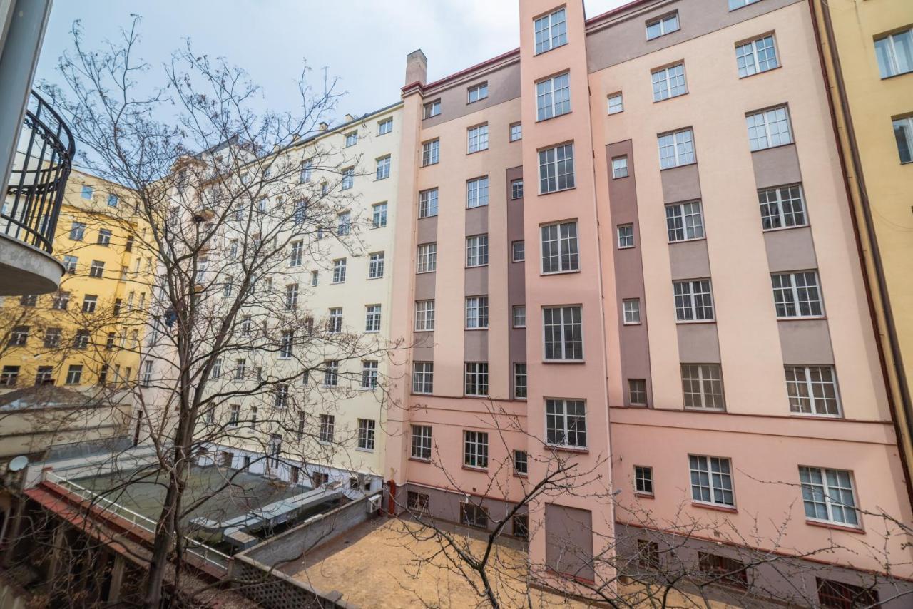 New Apartments Near Dancing House 프라하 외부 사진